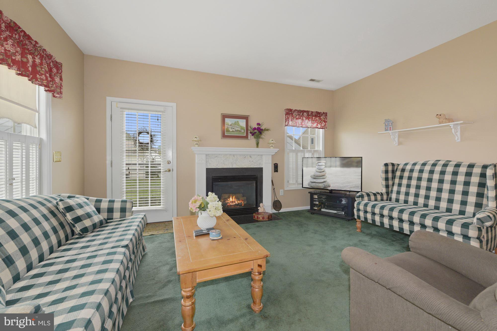 4 Shady Ridge Court Columbus, NJ 08022 - Photo 16 of 38 Family Room