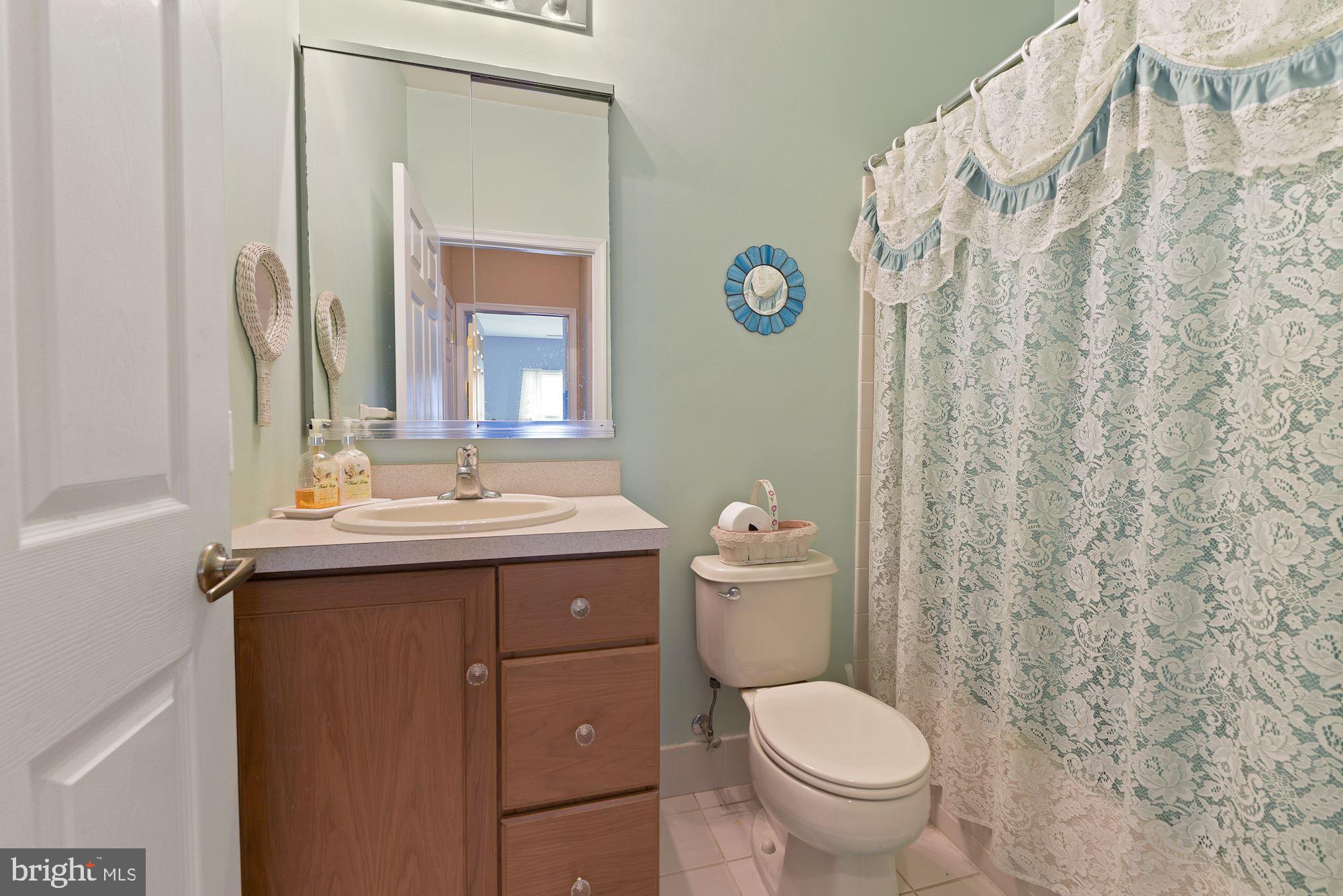 4 Shady Ridge Court Columbus, NJ 08022 - Photo 24 of 38 Hall Bath