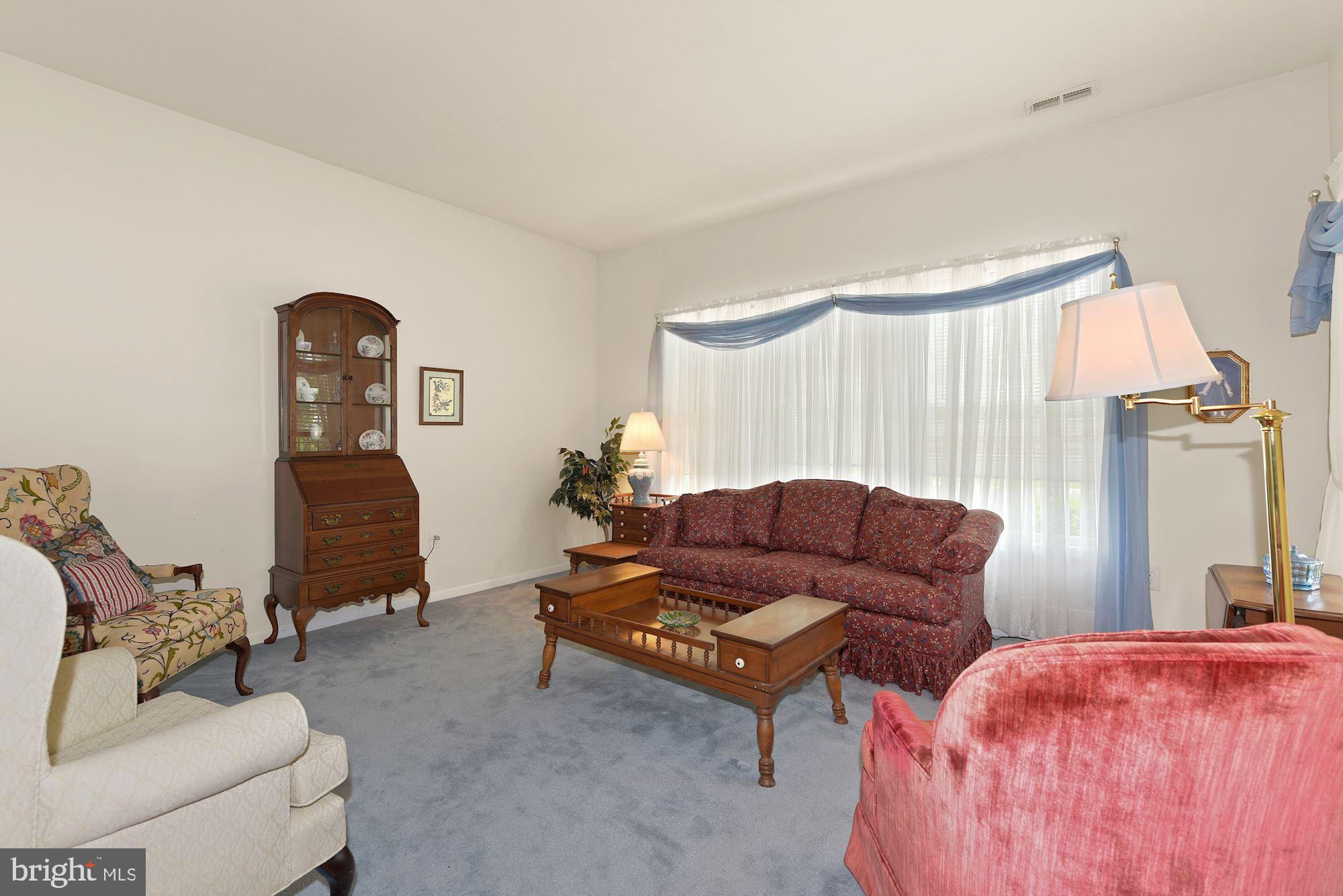 4 Shady Ridge Court Columbus, NJ 08022 - Photo 6 of 38 Formal Living Room