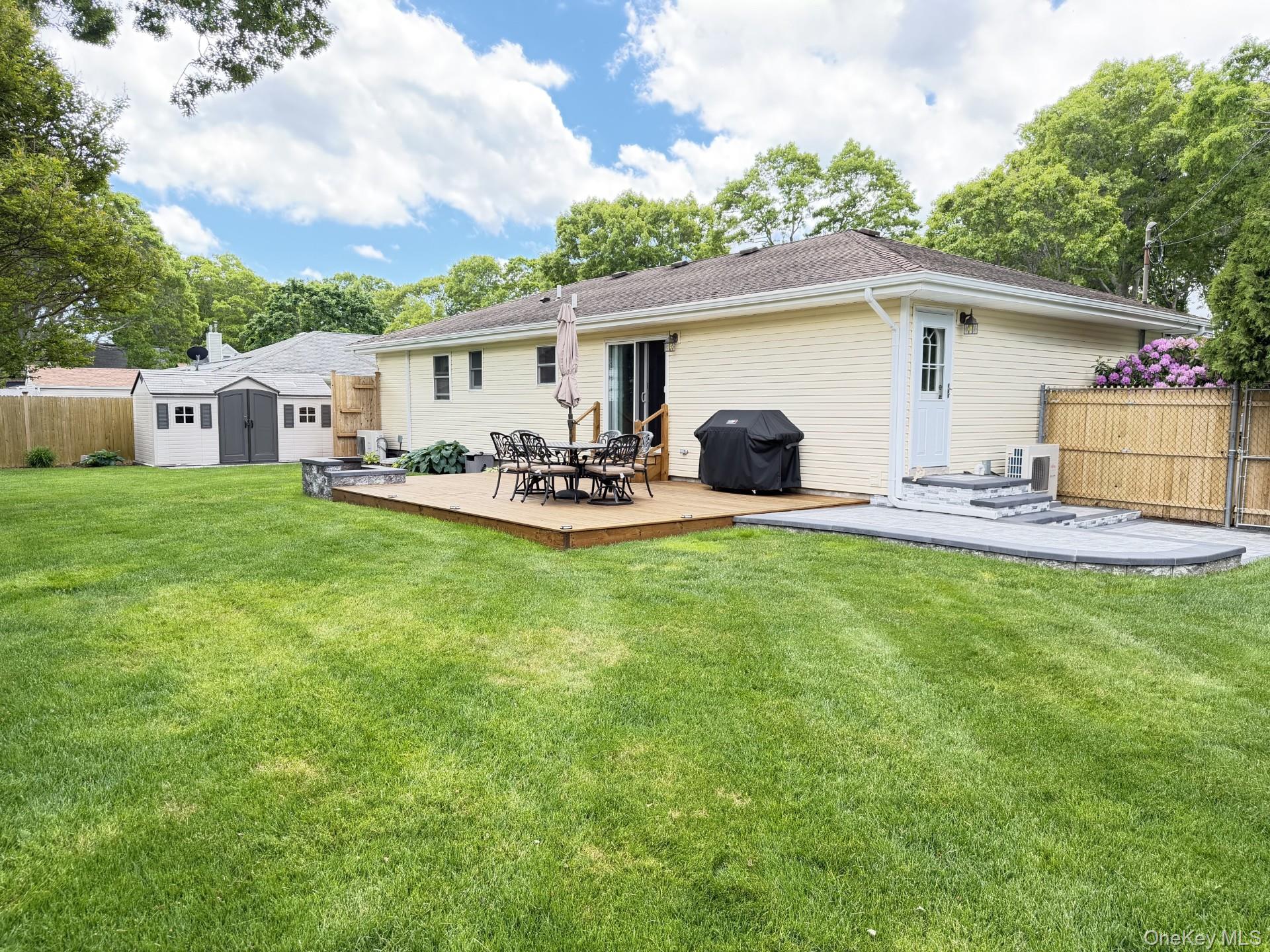 147 Hounslow Road Shirley, NY 11967 - Photo 24 of 31
