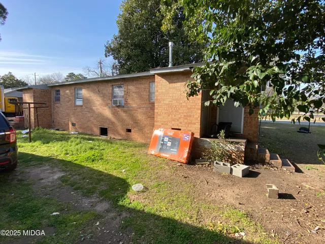 a view of a backyard with plants