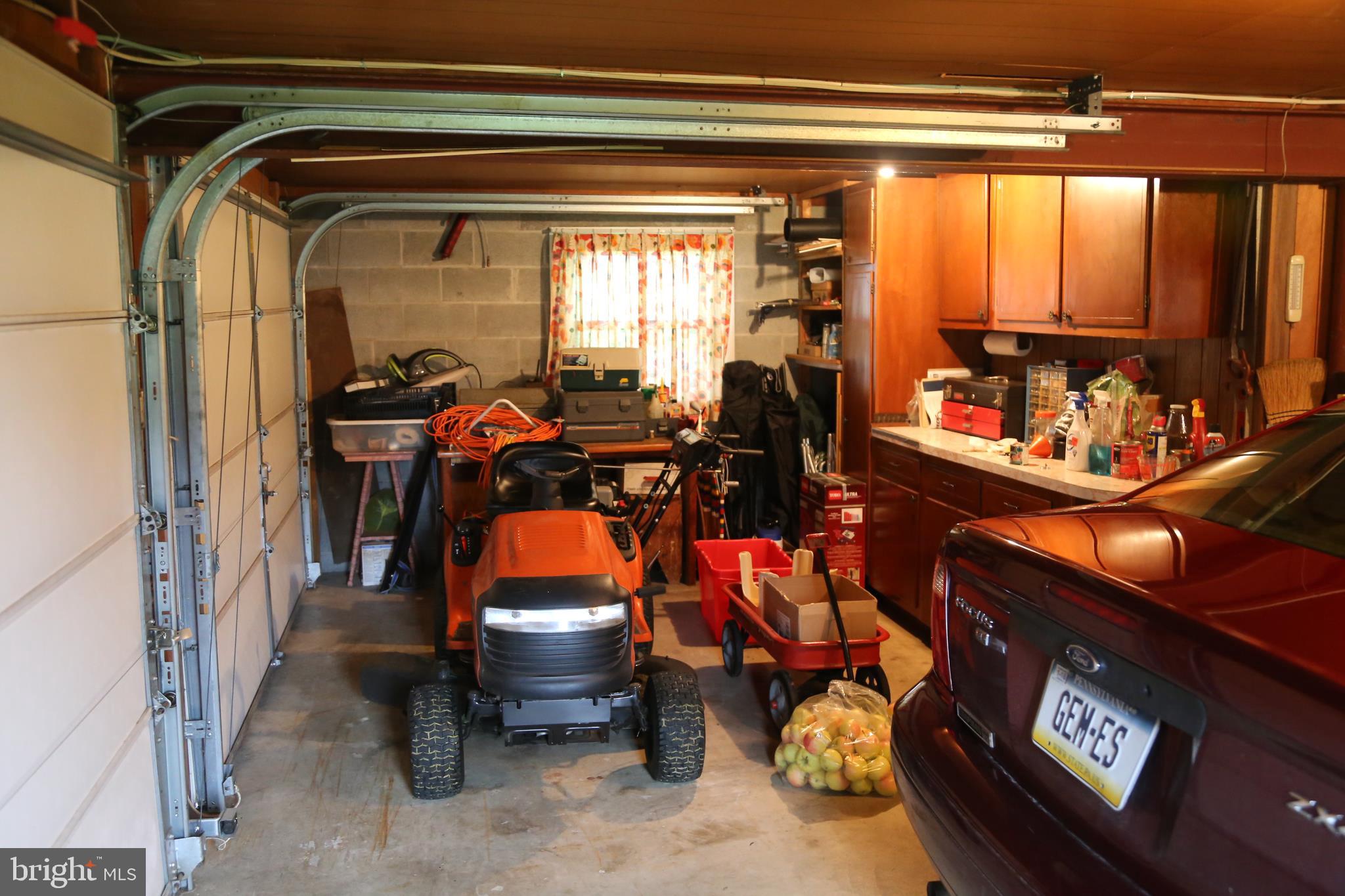 677 Lititz Road Manheim, PA 17545 - Photo 20 of 28 Half bay garage