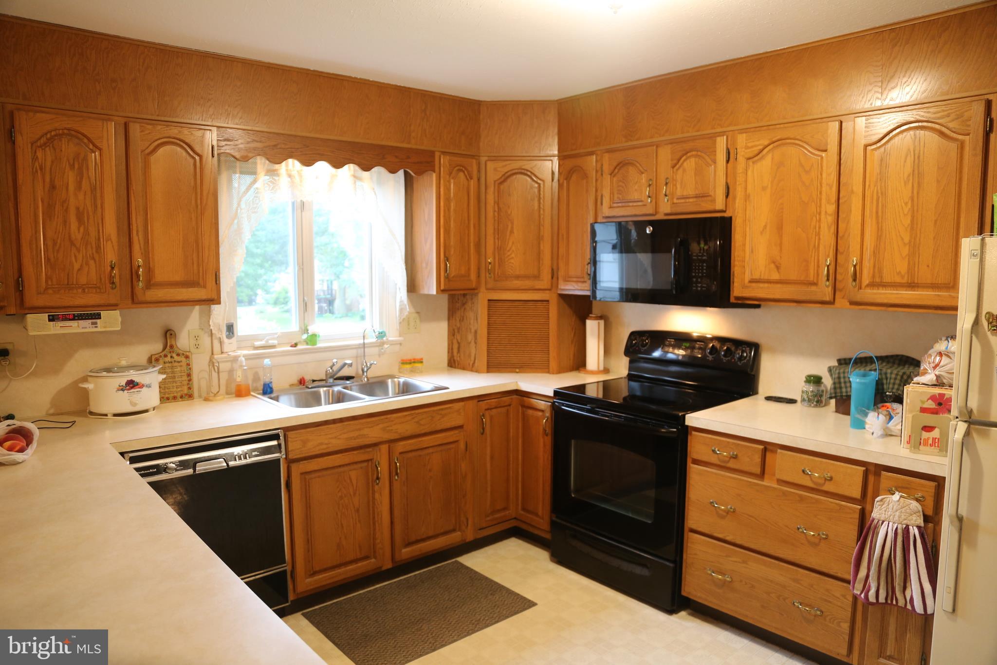 677 Lititz Road Manheim, PA 17545 - Photo 3 of 28 Kitchen