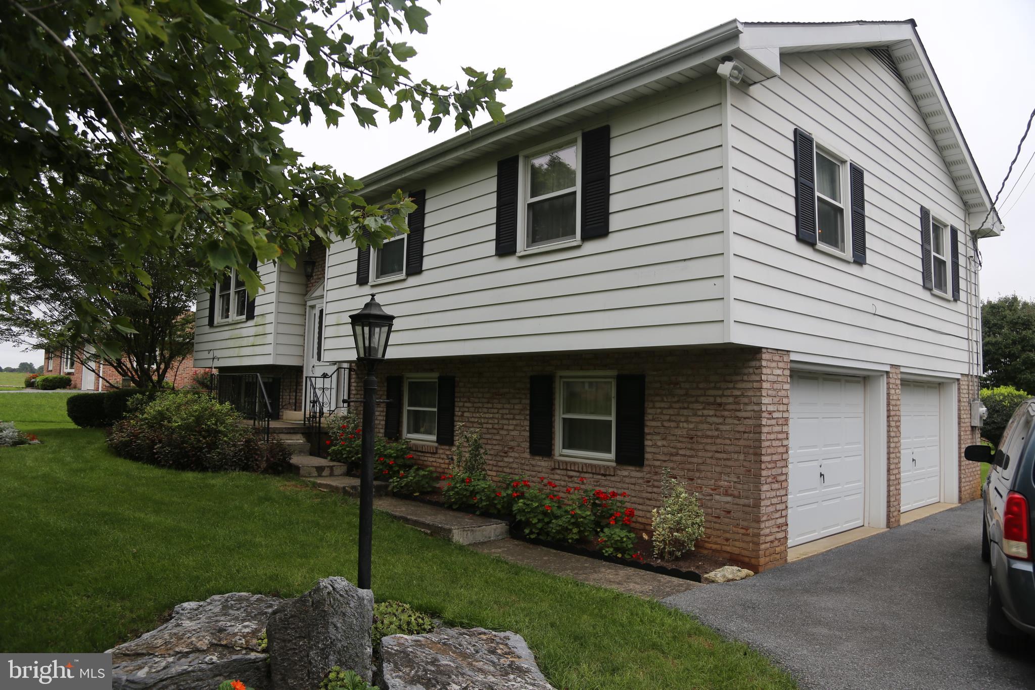 677 Lititz Road Manheim, PA 17545 - Photo 22 of 28 One and a half car garage
