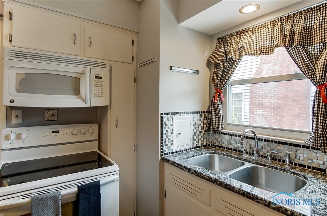 4128 Elmhurst Road Toledo, OH 43613 - Photo 12 of 33 Gallery Image 12