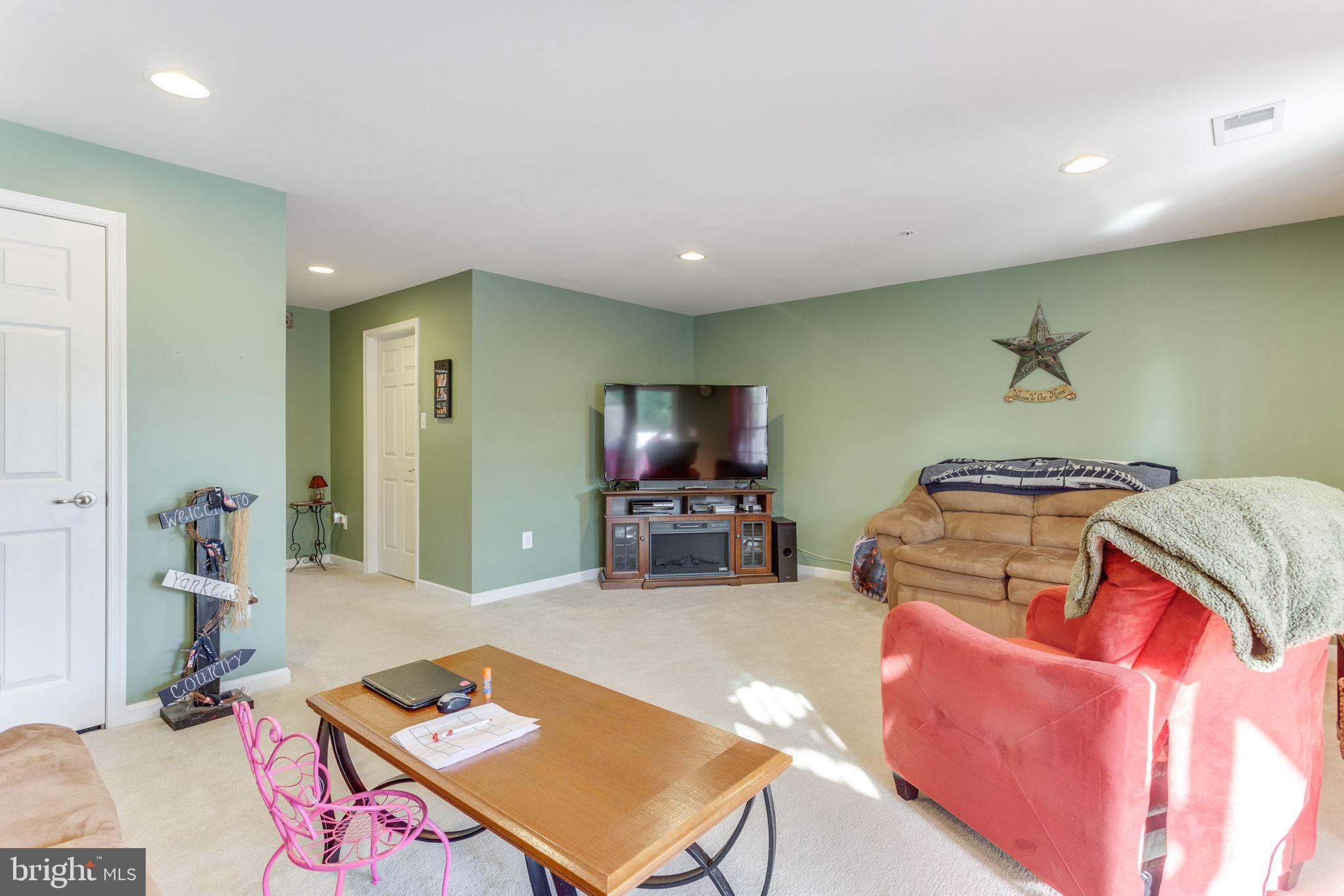 2059 Spring Run Circle Frederick, MD 21702 - Photo 8 of 30 Gallery Image 8