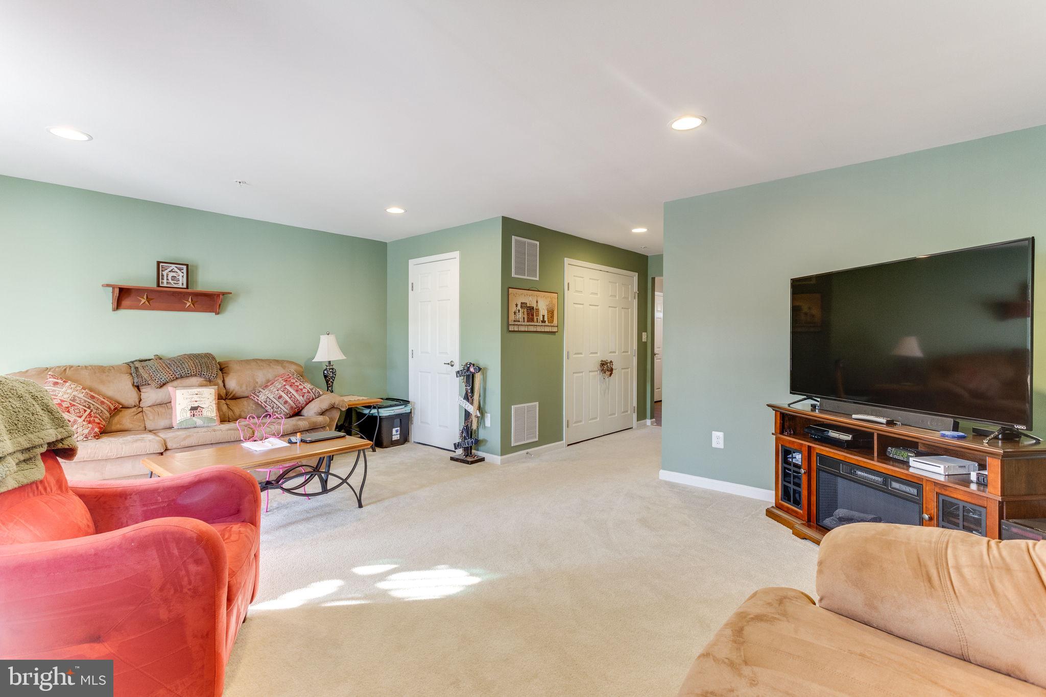 2059 Spring Run Circle Frederick, MD 21702 - Photo 9 of 30 Gallery Image 9