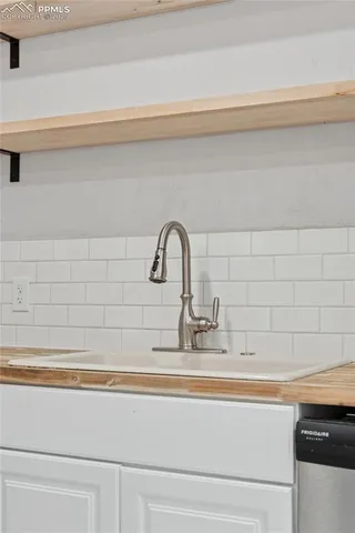 a close view of sink and tap