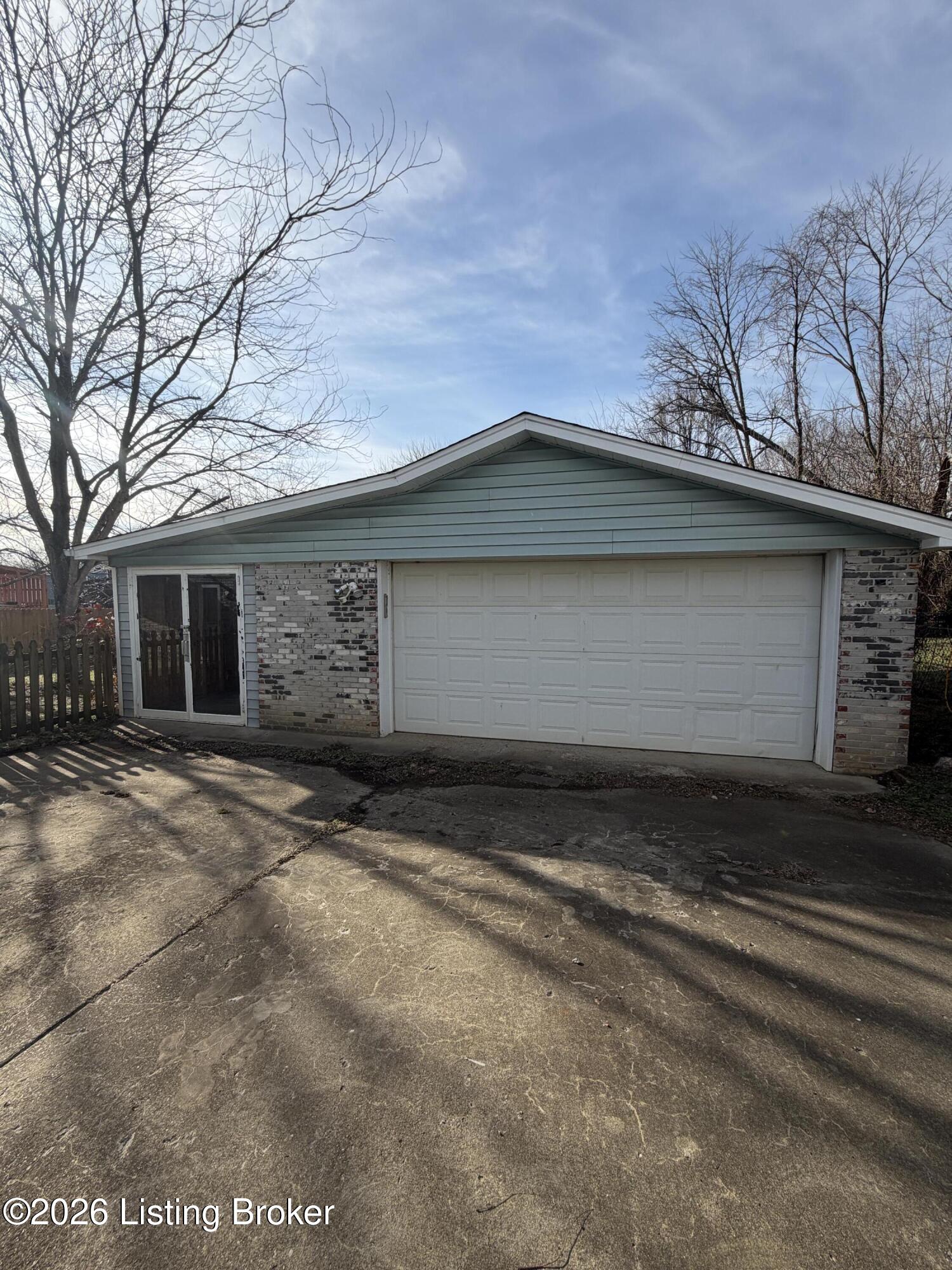 8206 Vaughn Mill Road Louisville, KY 40228 - Photo 5 of 24 Detached Garage