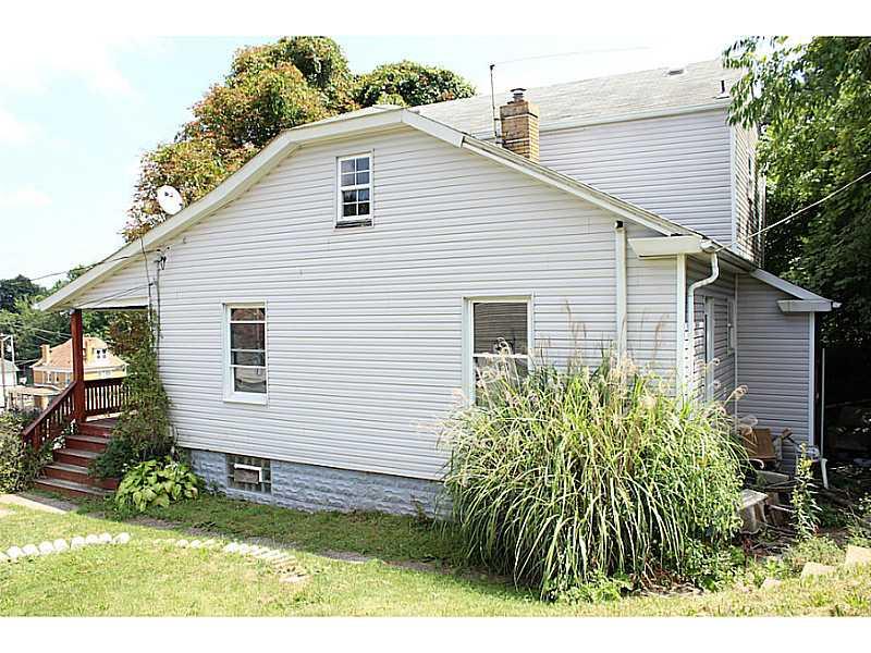 1605 Poplar Street McKees Rocks, PA 15136 - Photo 7 of 7 Exterior Back.