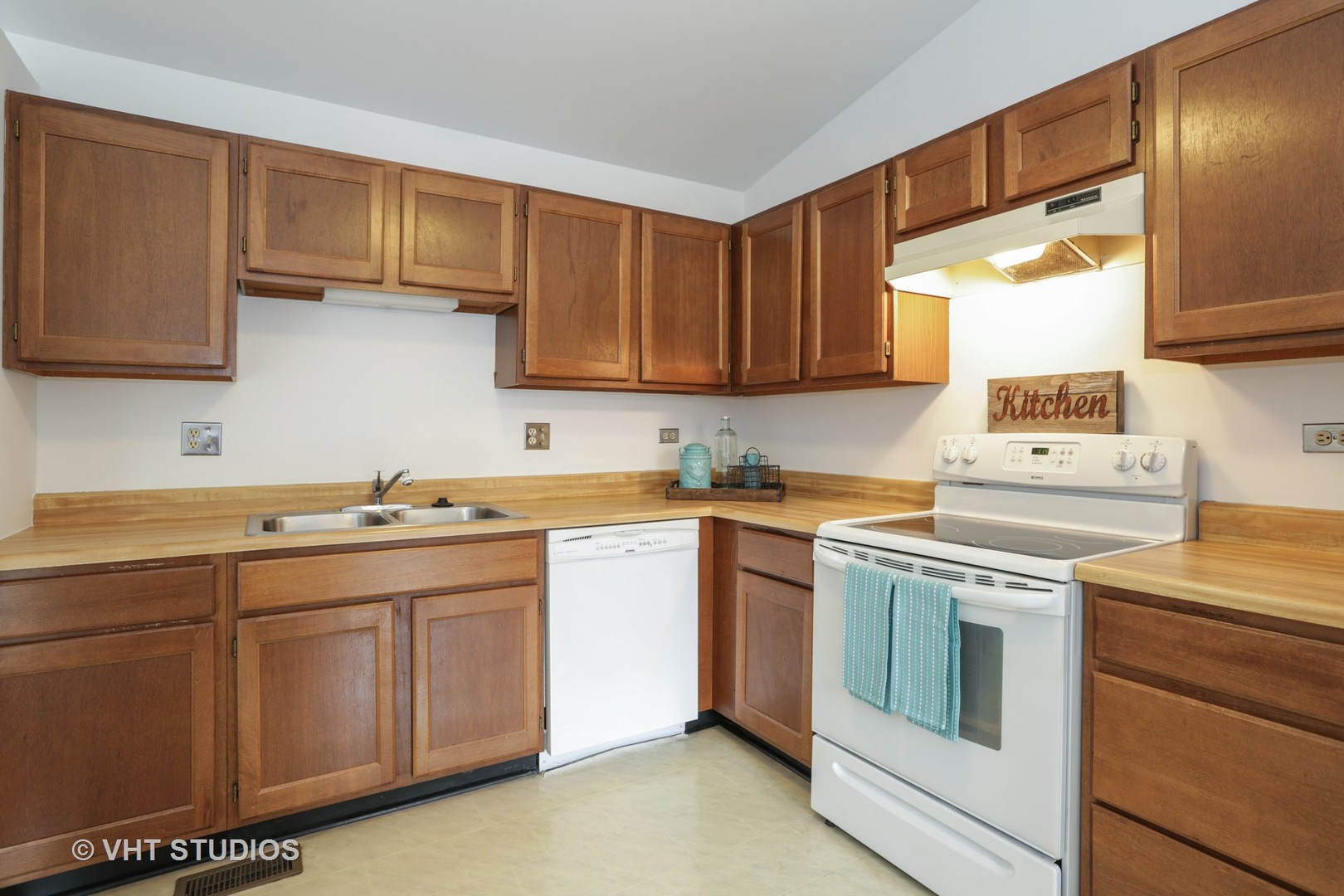138 West Golf Road, Unit E Libertyville, IL 60048 - Photo 2 of 10