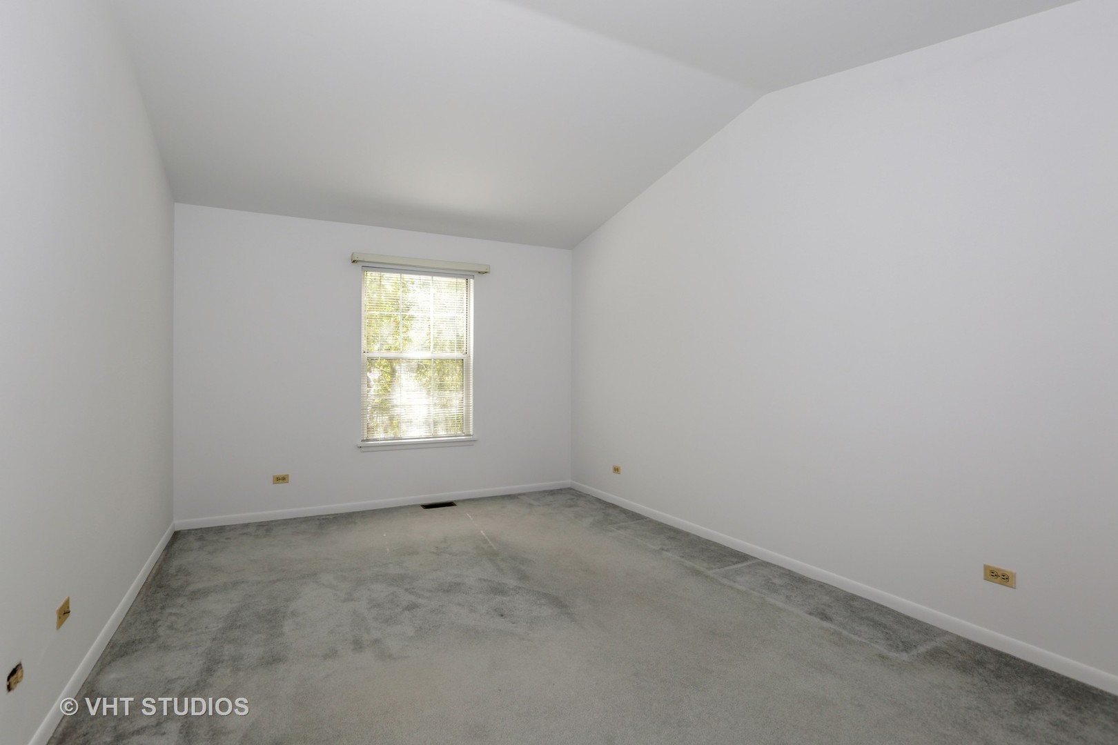 138 West Golf Road, Unit E Libertyville, IL 60048 - Photo 5 of 10