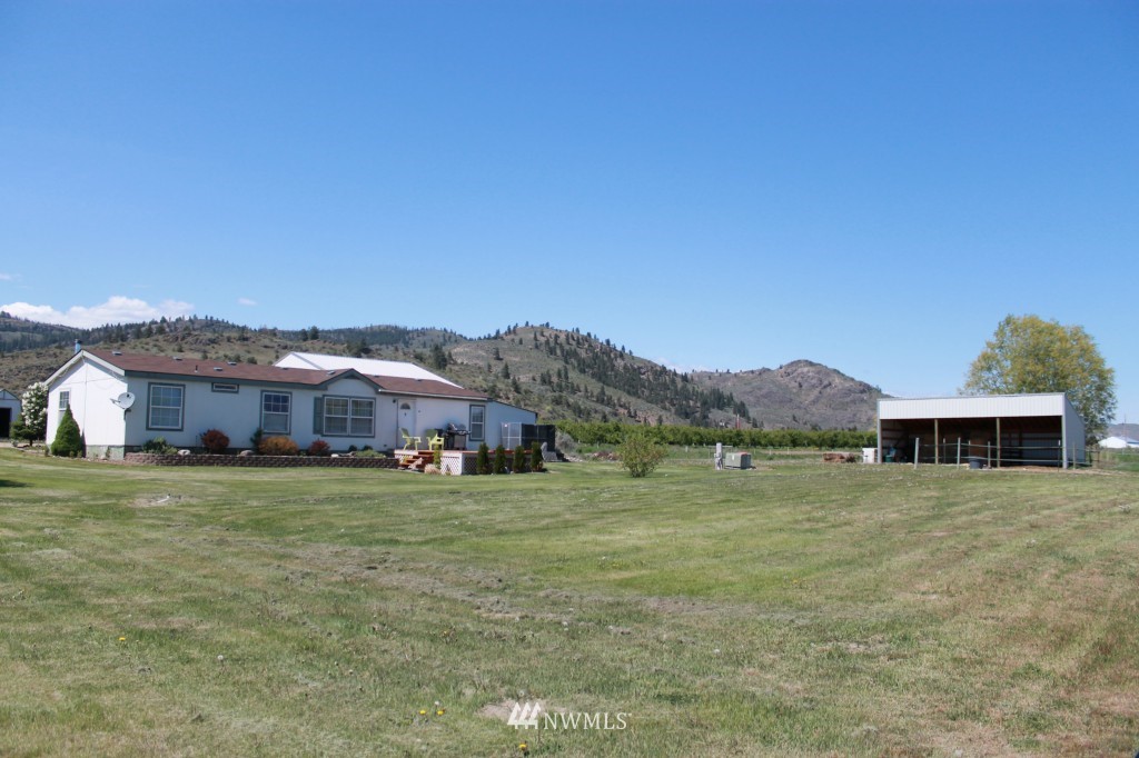 61 North Kirkpatrick Road Omak, WA 98841 - Photo 2 of 14