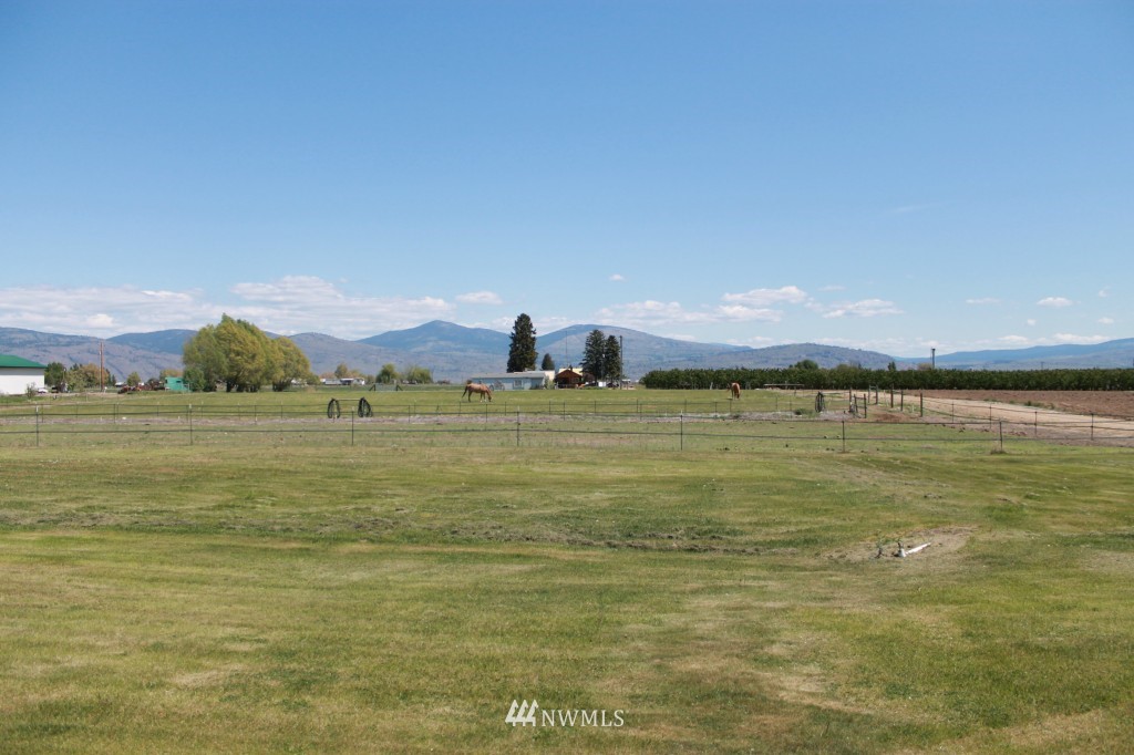 61 North Kirkpatrick Road Omak, WA 98841 - Photo 4 of 14