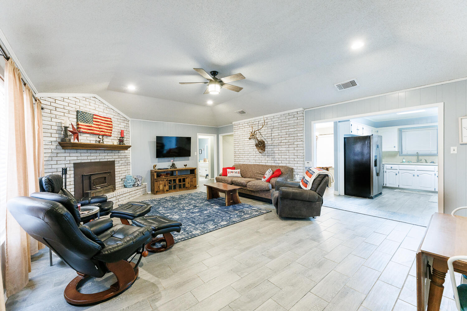 705 Grace Street Brownfield, TX 79316 - Photo 13 of 43 a living room with furniture or fireplace and a flat screen tv