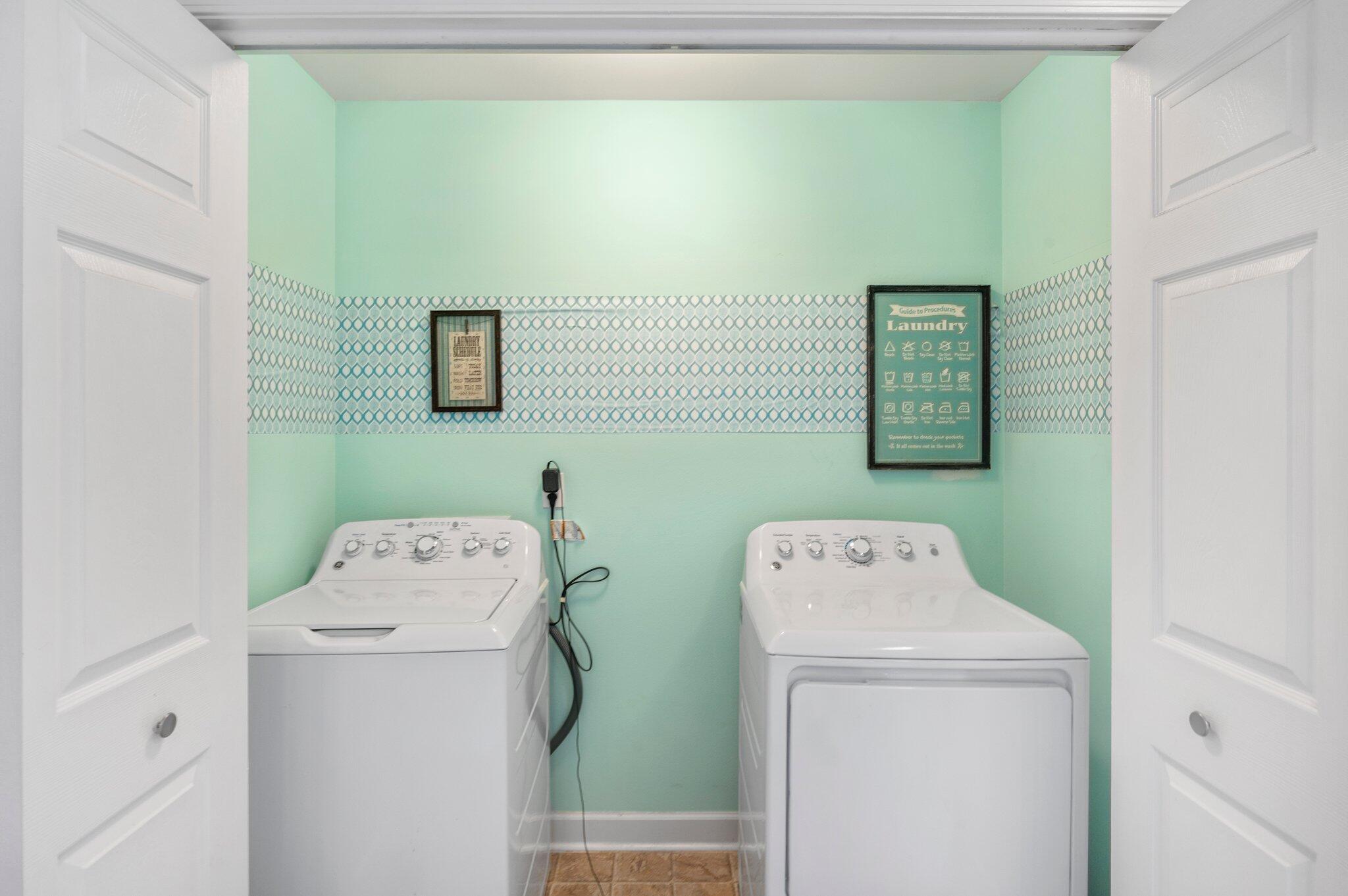 4635 Hermosa Road Crestview, FL 32539 - Photo 24 of 49 a utility room with dryer and washer
