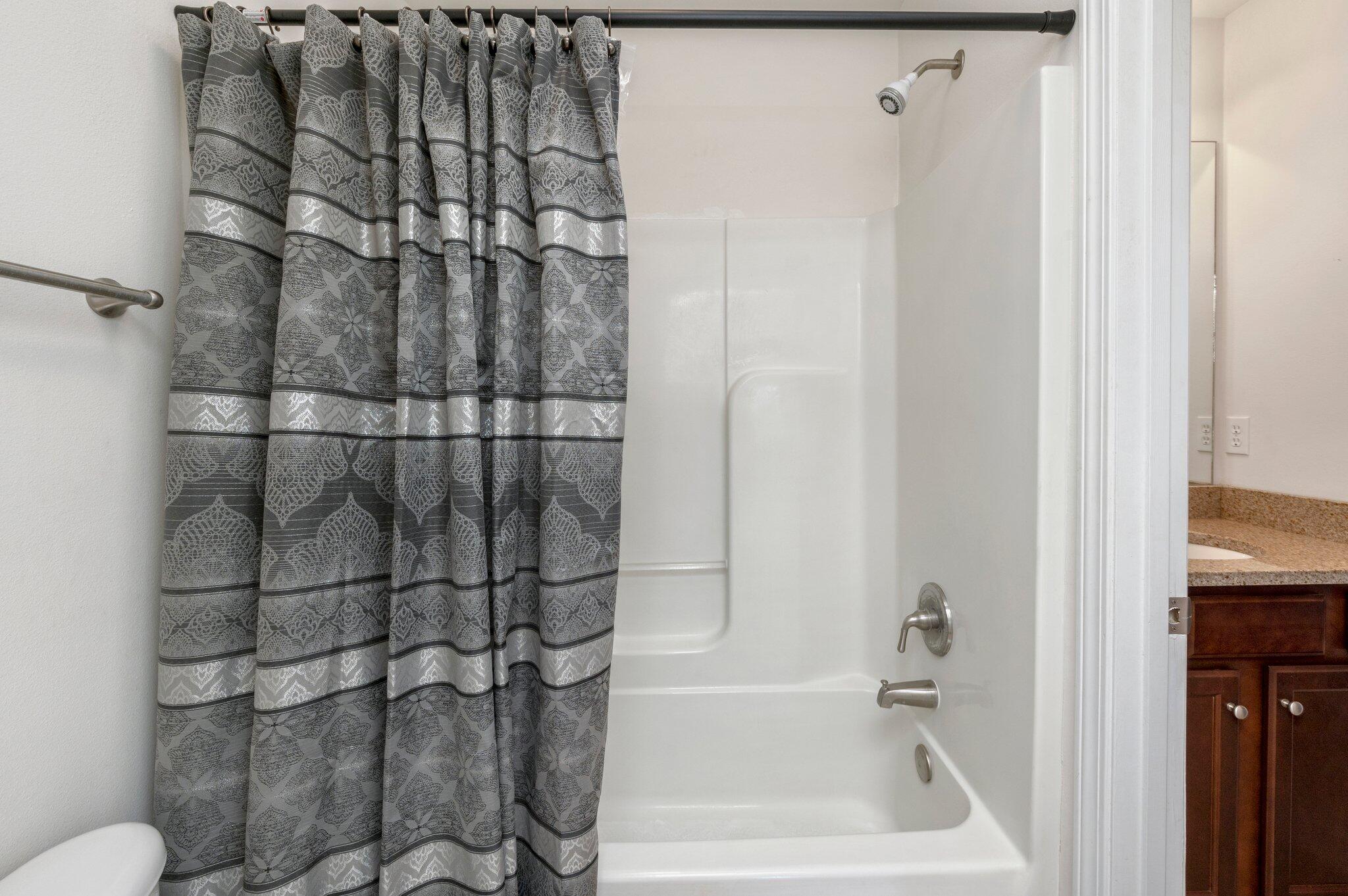 4635 Hermosa Road Crestview, FL 32539 - Photo 28 of 49 a bathroom with a bathtub and shower