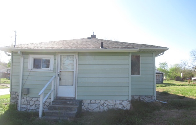 401 Maple Street Zeigler, IL 62999 - Photo 2 of 5