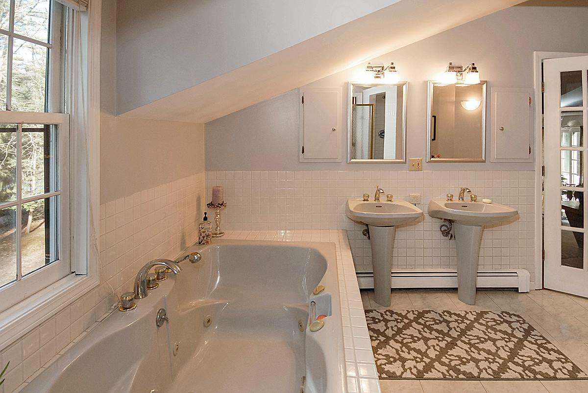 129 High Road Lee, NH 03861 - Photo 20 of 39 Gallery Image 20