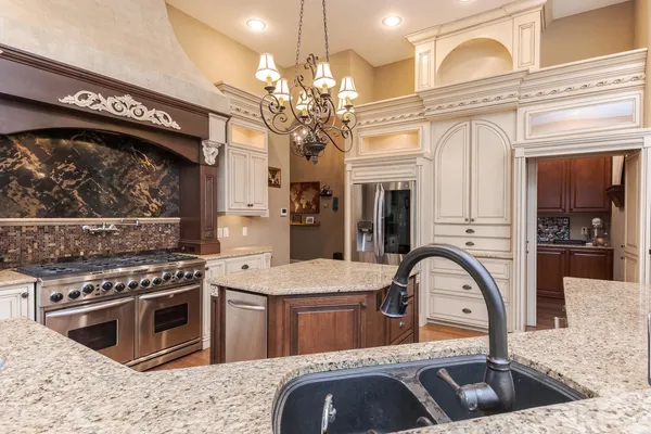 $945,000 | 47 Stonebrook Court, Bloomington, IL 61704
