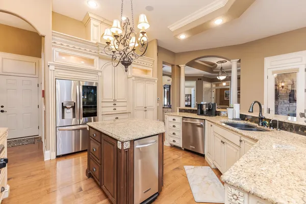 $945,000 | 47 Stonebrook Court, Bloomington, IL 61704