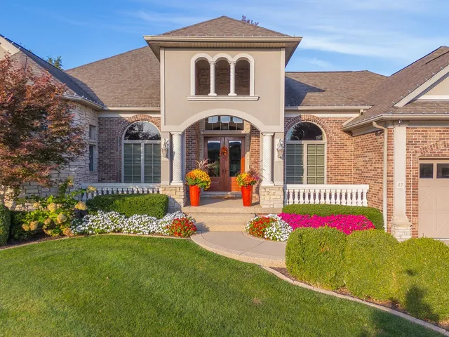 $1,090,000 | 47 Stonebrook Court, Bloomington, IL 61704