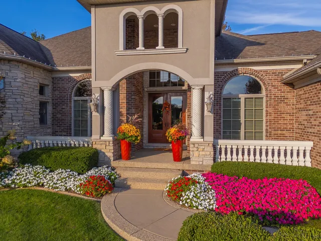 $1,090,000 | 47 Stonebrook Court, Bloomington, IL 61704