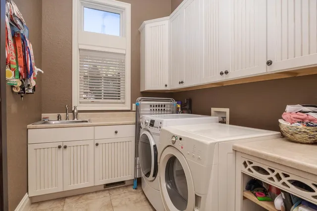 $1,090,000 | 47 Stonebrook Court, Bloomington, IL 61704