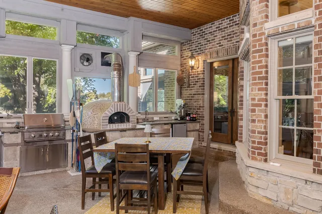 $1,090,000 | 47 Stonebrook Court, Bloomington, IL 61704