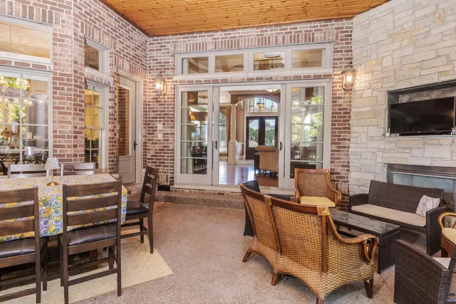 $1,090,000 | 47 Stonebrook Court, Bloomington, IL 61704