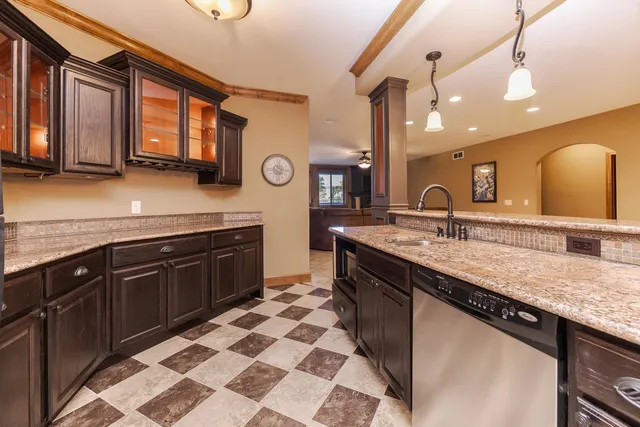 $1,090,000 | 47 Stonebrook Court, Bloomington, IL 61704