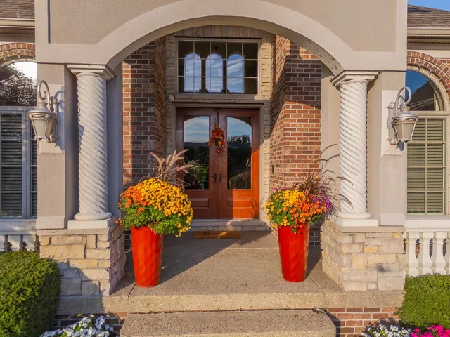 $1,090,000 | 47 Stonebrook Court, Bloomington, IL 61704