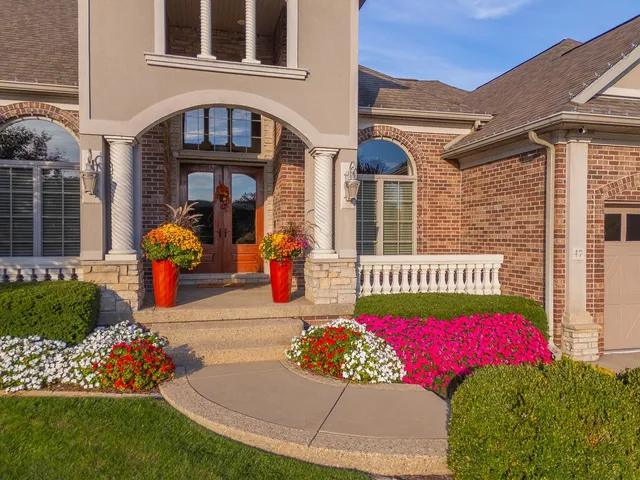$1,090,000 | 47 Stonebrook Court, Bloomington, IL 61704