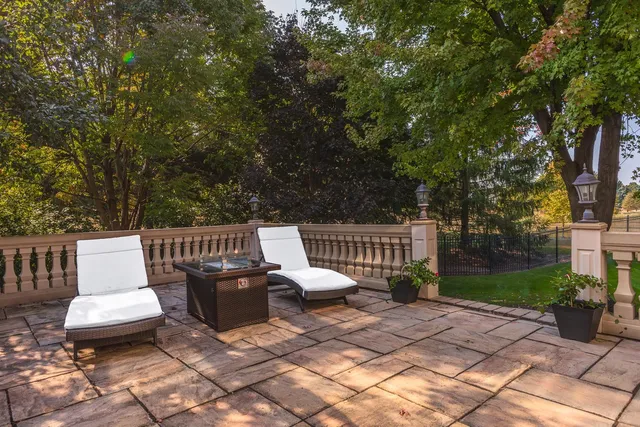 $1,090,000 | 47 Stonebrook Court, Bloomington, IL 61704