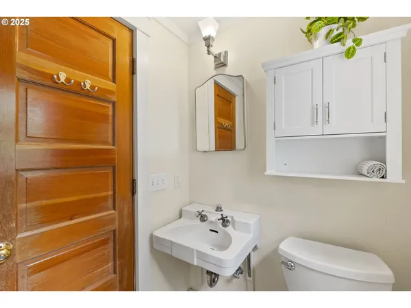 $379,000 | 1875 West 15th Avenue, Eugene, OR 97402