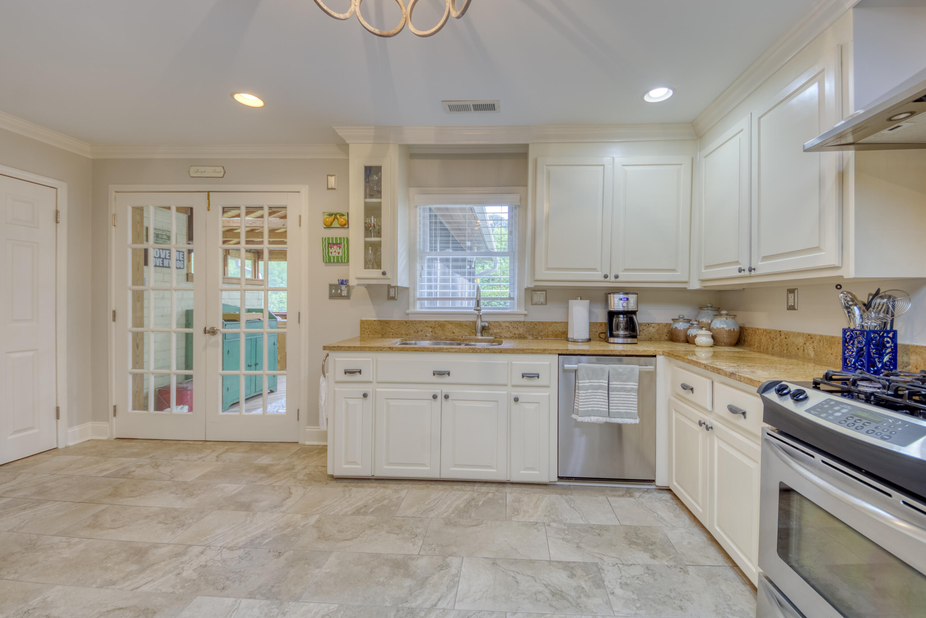 2107 Wappoo Hall Road Charleston, SC 29412 - Photo 11 of 42 2107WappooHall (10 of 63)