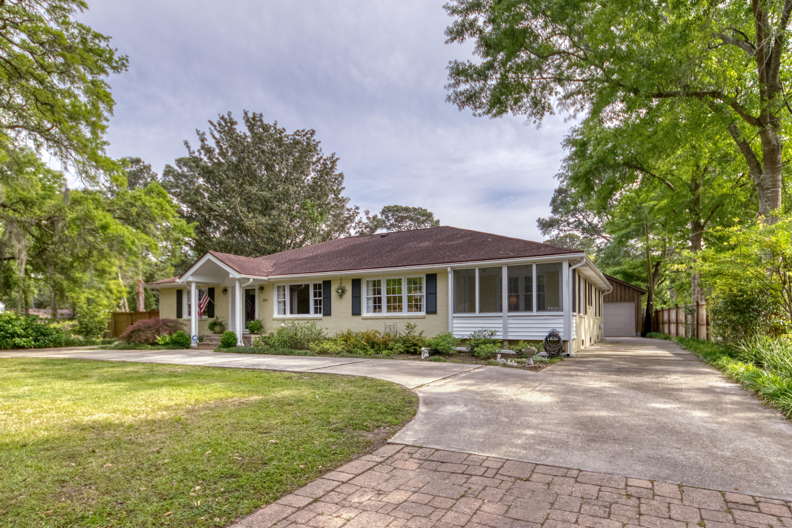 2107 Wappoo Hall Road Charleston, SC 29412 - Photo 3 of 42 2107WappooHall (3 of 63)