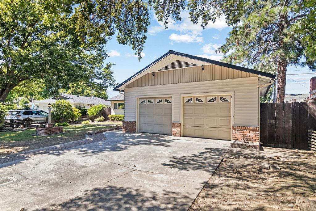 2021 Shaw Avenue Modesto, CA 95354 - Photo 4 of 27