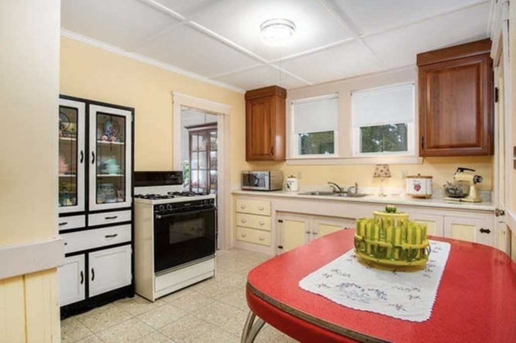 21 Bellevue Road Lynn, MA 01904 - Photo 11 of 25 Gallery Image 11