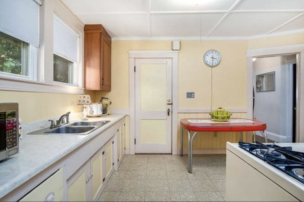 21 Bellevue Road Lynn, MA 01904 - Photo 10 of 25 Gallery Image 10