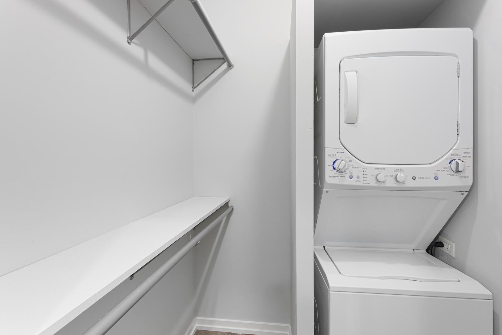 4875 North Magnolia Avenue, Unit 113 Chicago, IL 60640 - Photo 5 of 8 a utility room with dryer and washer