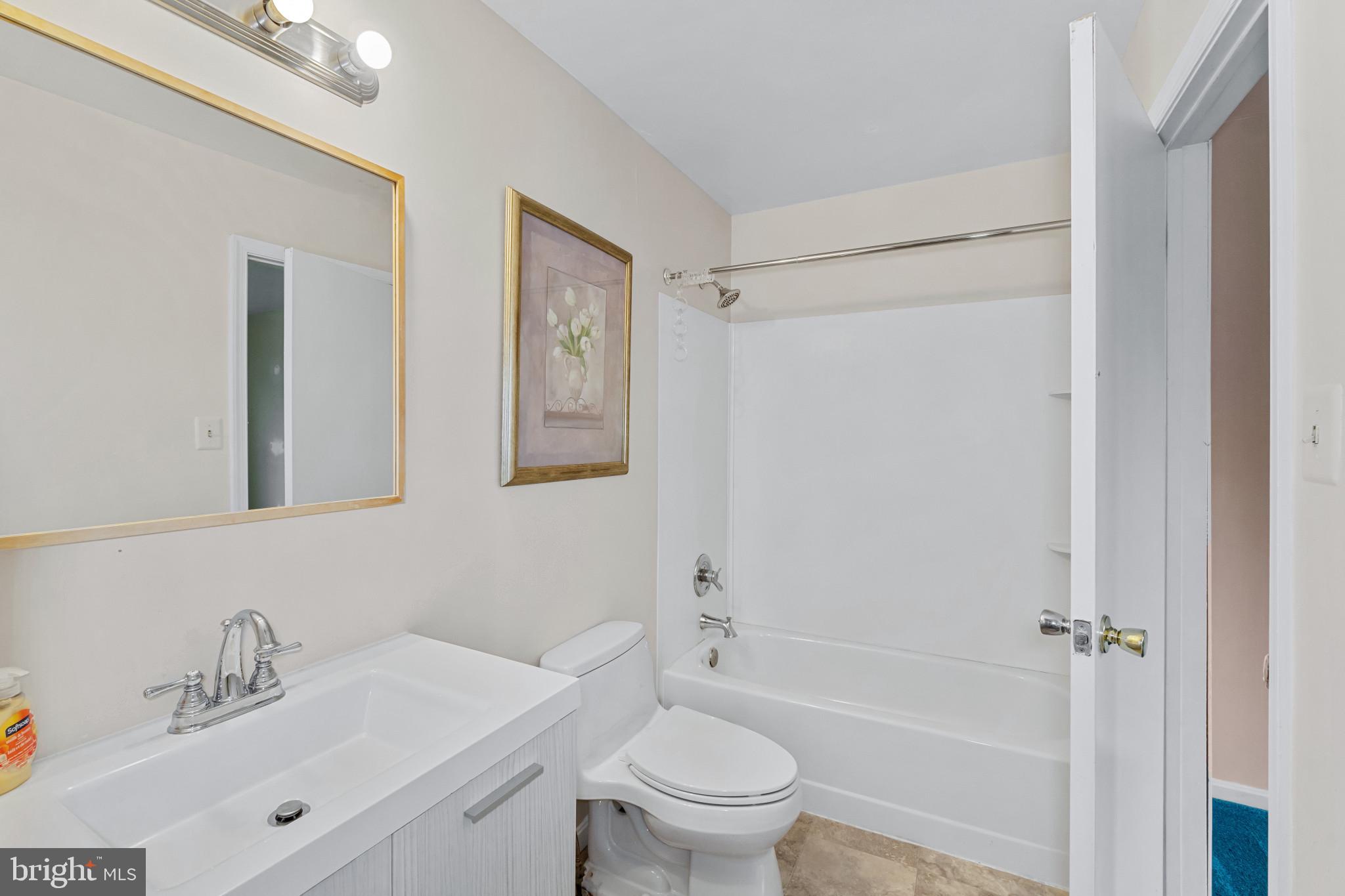 41 Chesthill Court Baltimore, MD 21236 - Photo 14 of 30 Primary bathroom