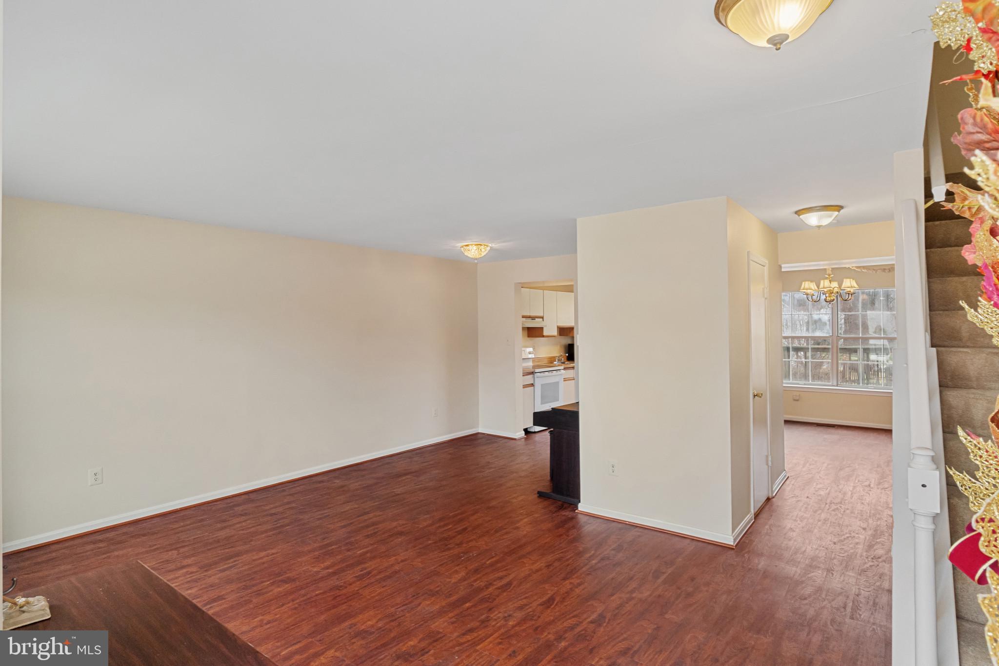 41 Chesthill Court Baltimore, MD 21236 - Photo 3 of 30 Living room