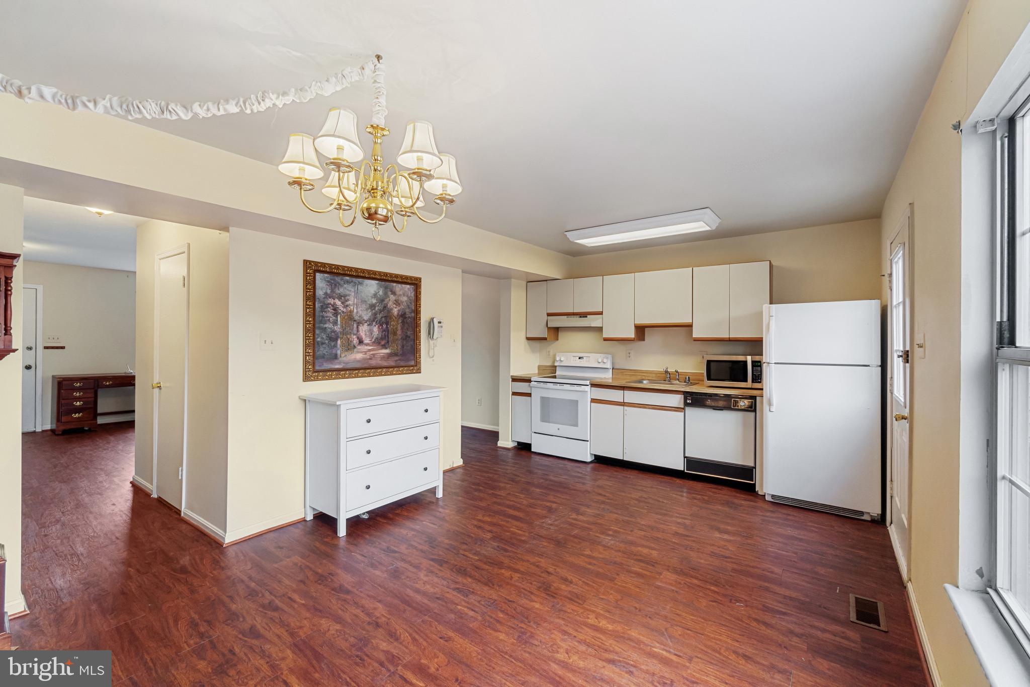 41 Chesthill Court Baltimore, MD 21236 - Photo 7 of 30 Kitchen