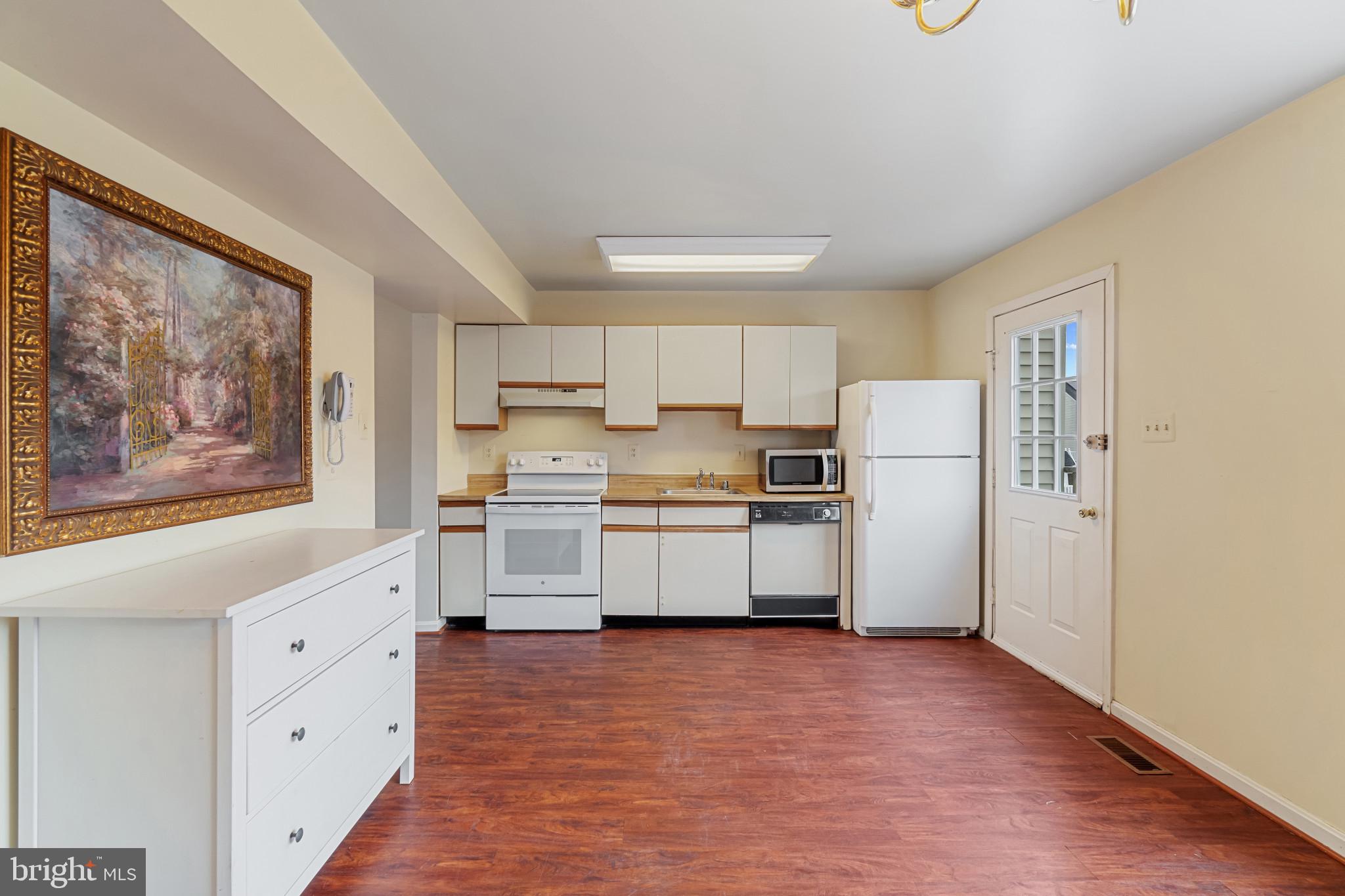 41 Chesthill Court Baltimore, MD 21236 - Photo 8 of 30 Kitchen