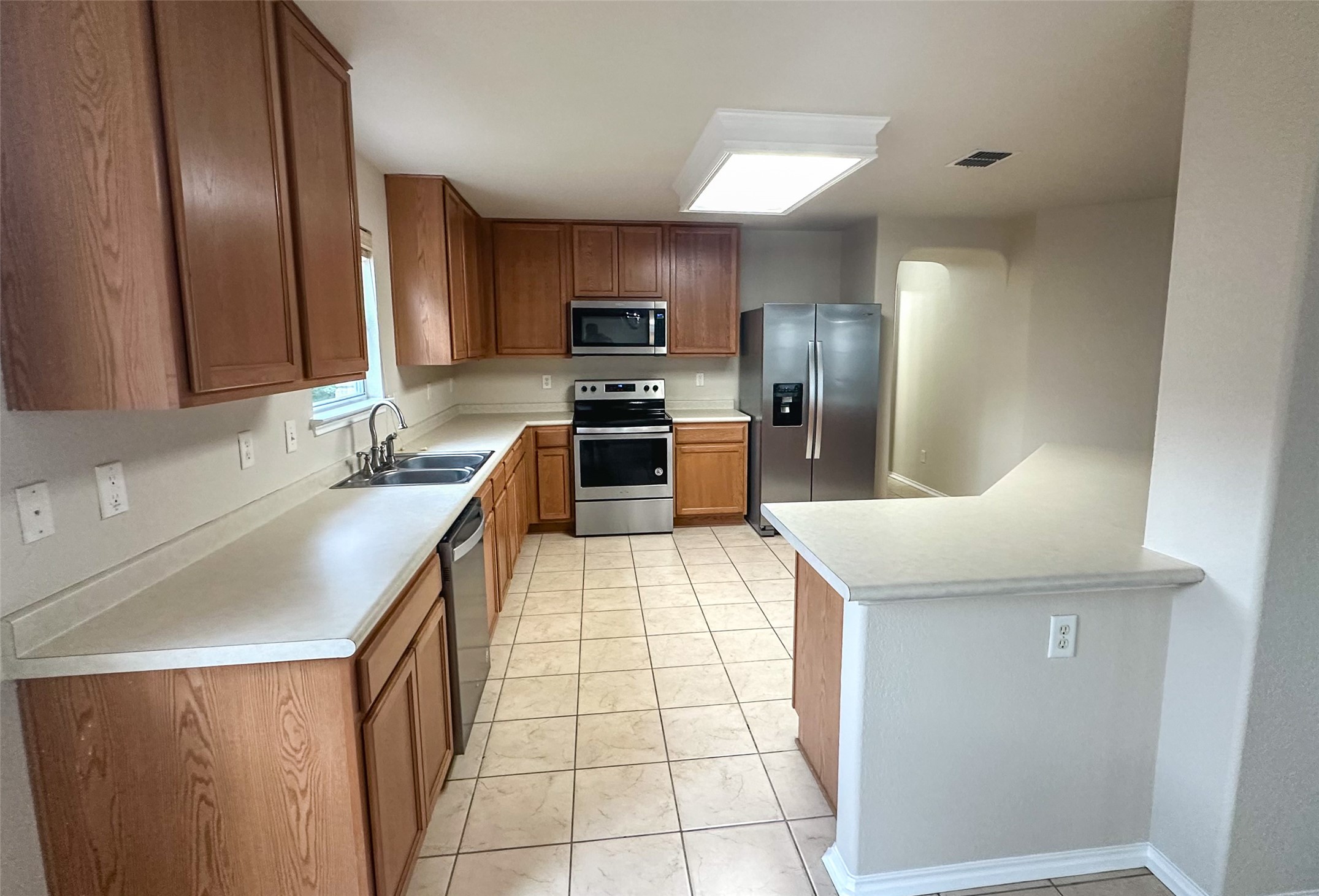 6741 Wayman Ridge San Antonio, TX 78233 - Photo 10 of 23 Kitchen and Breakfast bar