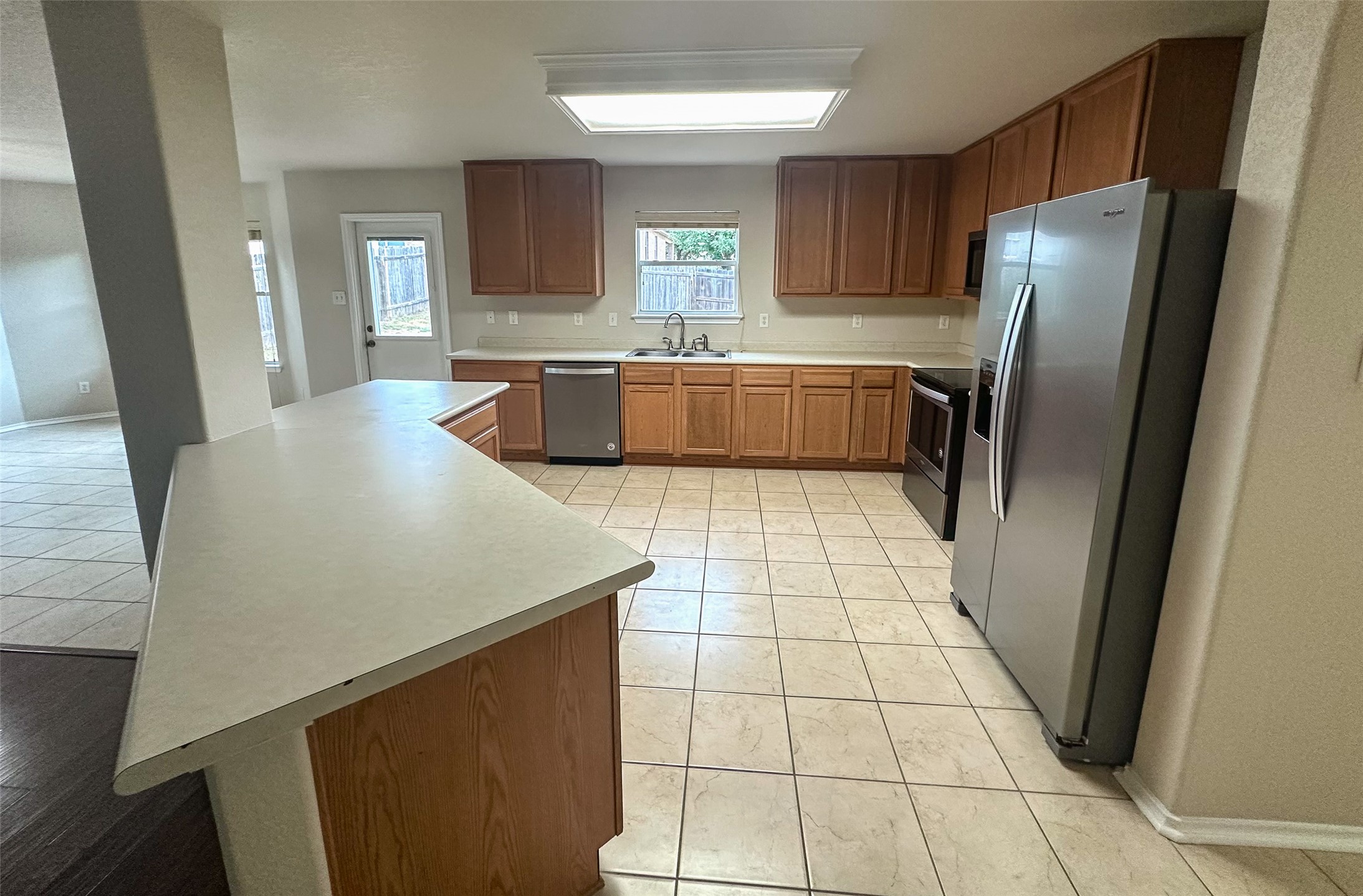 6741 Wayman Ridge San Antonio, TX 78233 - Photo 9 of 23 Kitchen and Breakfast bar
