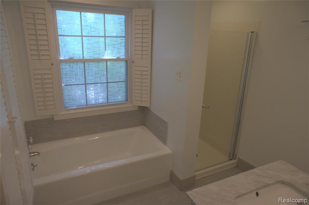 1340 Vernier Road Grosse Pointe Woods, MI 48236 - Photo 17 of 24