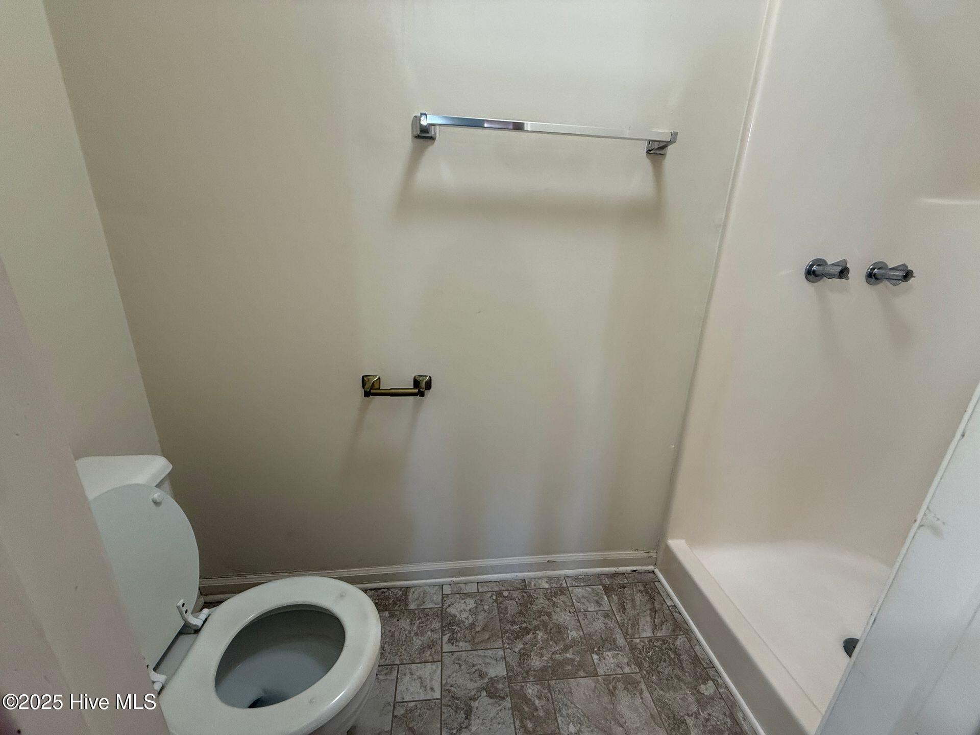 710 Pinewood Drive Jacksonville, NC 28546 - Photo 7 of 10 master bathroom1