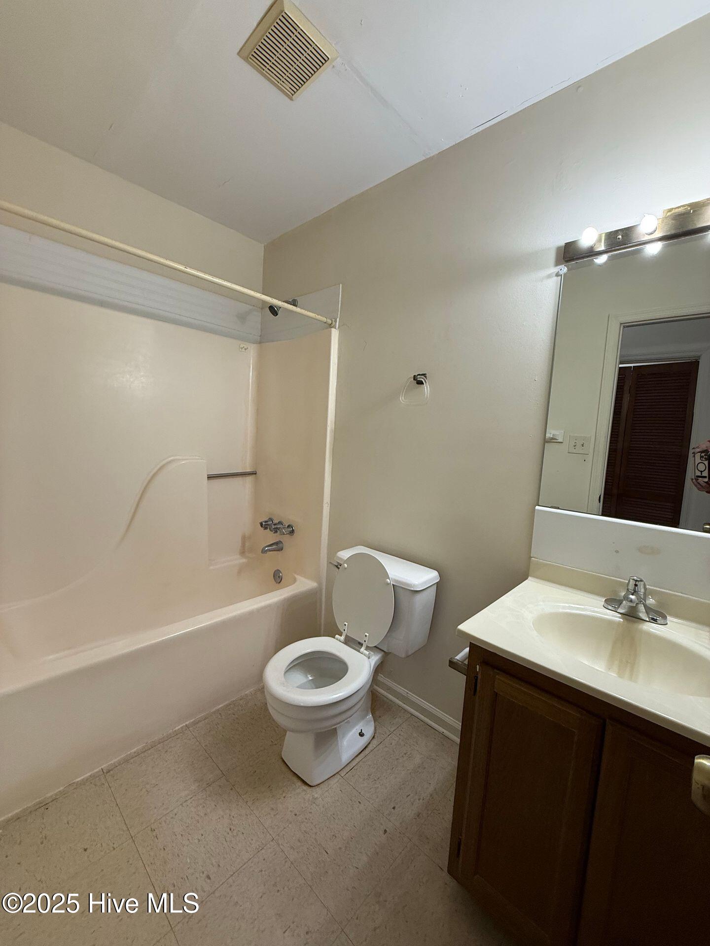 710 Pinewood Drive Jacksonville, NC 28546 - Photo 9 of 10 hall full bathroom